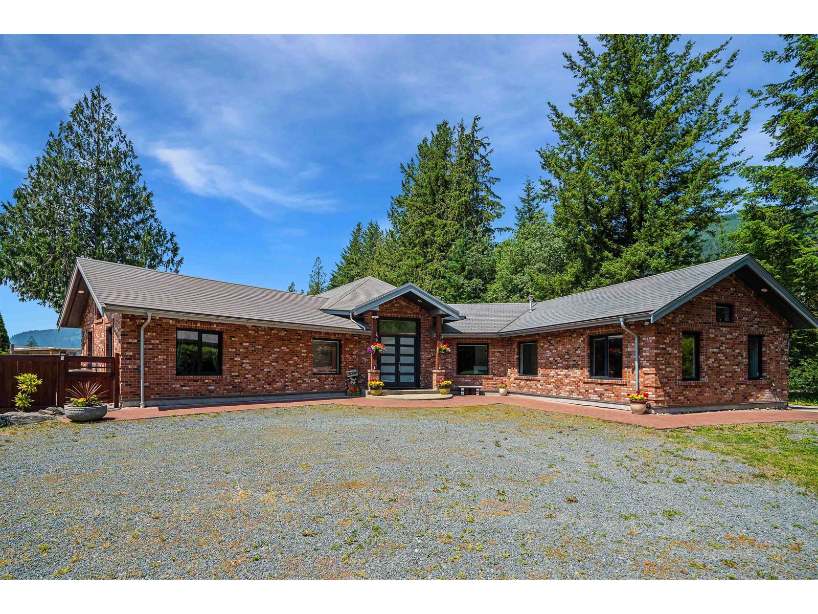 1185 COLUMBIA VALLEY ROAD|Columbia Valley