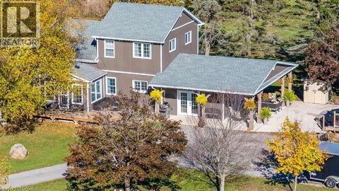 9043 RIDGE Road Niagara Falls ON L3B5N7