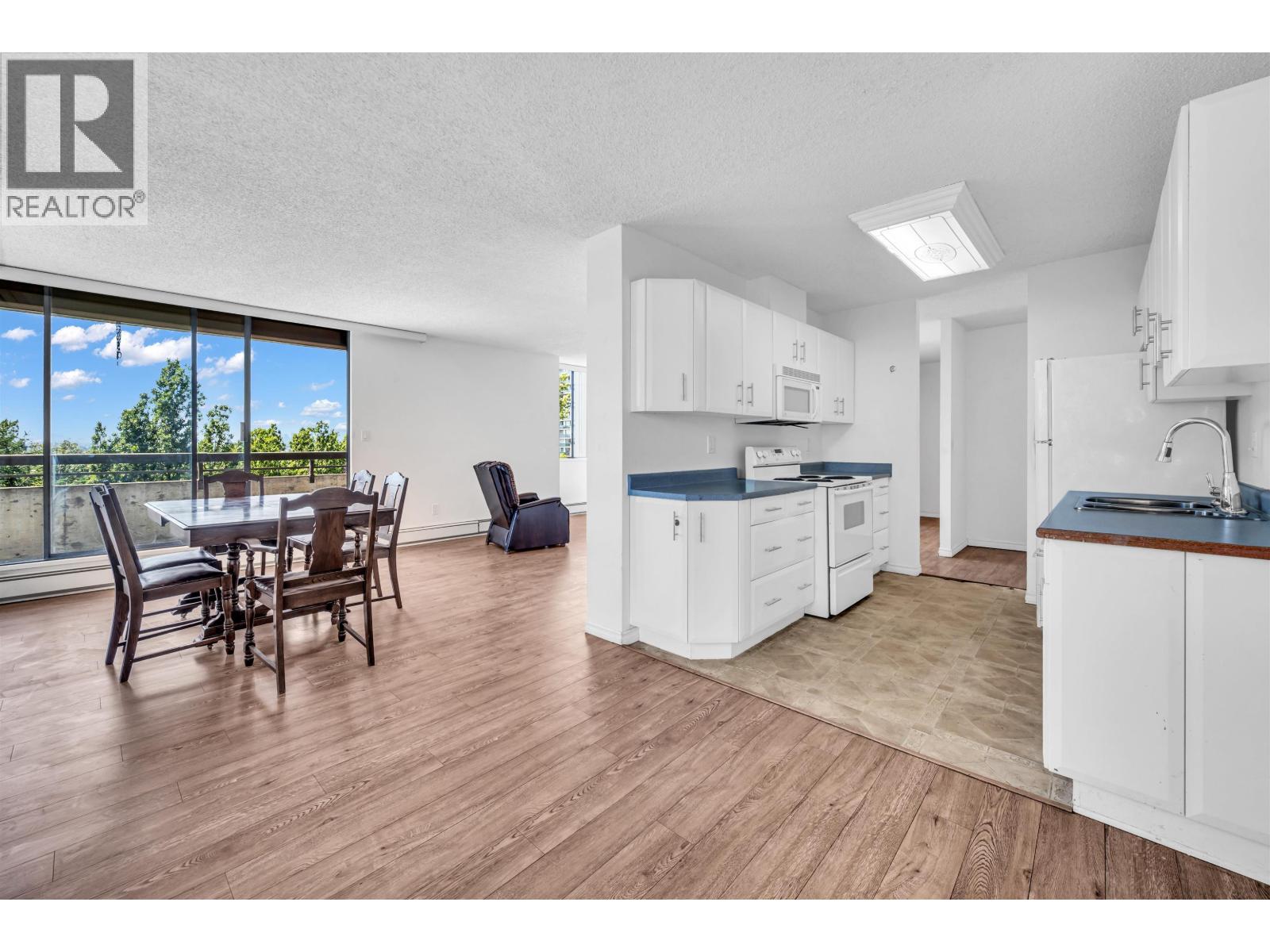 1104 3737 BARTLETT COURT