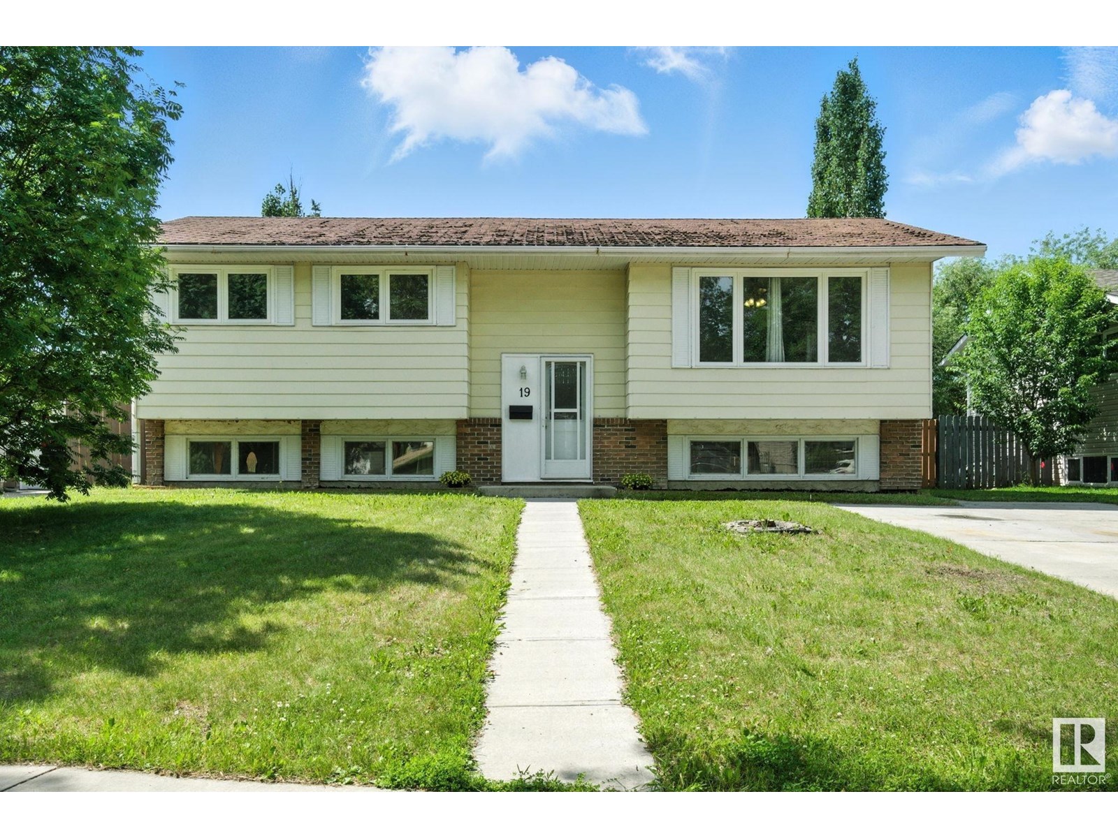 19 ADDISON CR