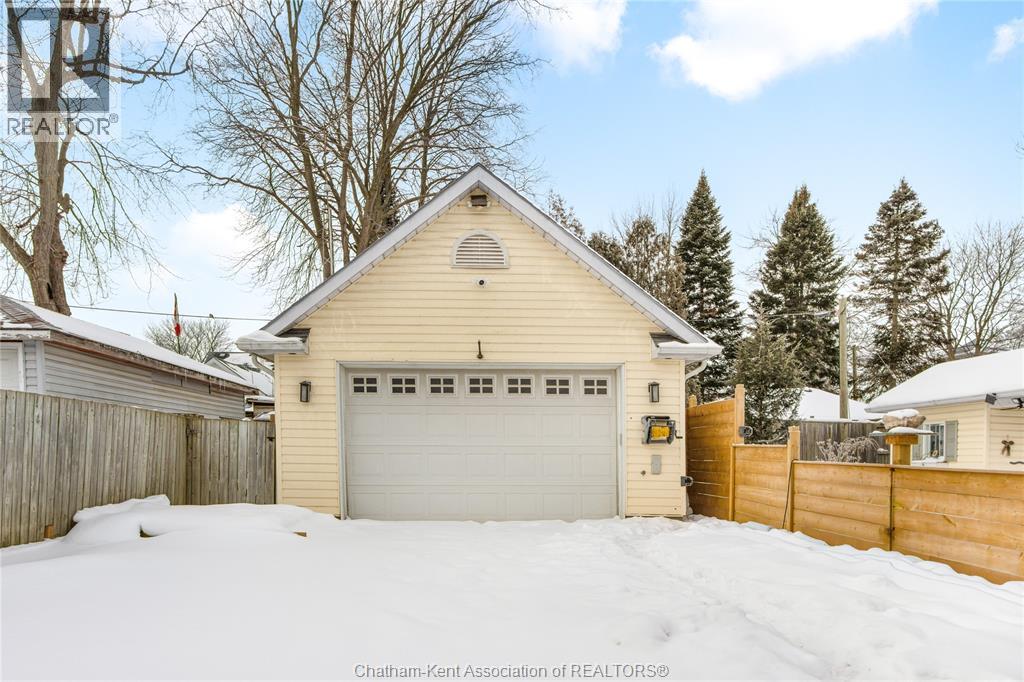 32 HALL STREET North