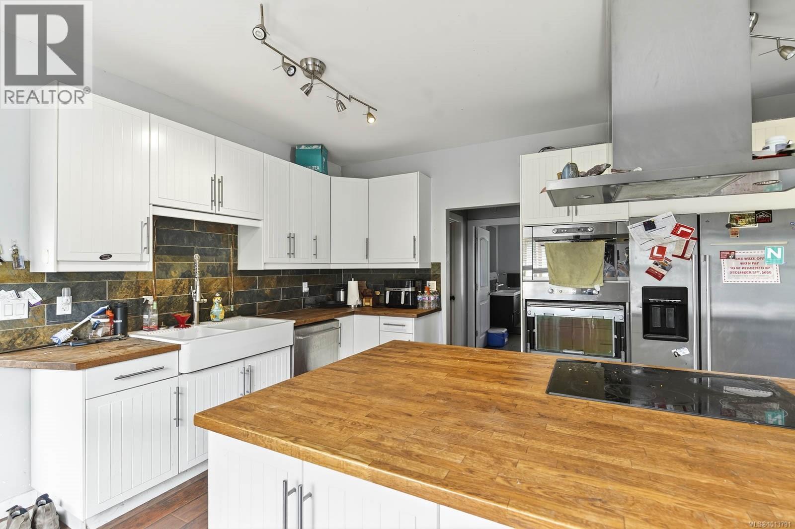 2968-2972 Kingsway Ave