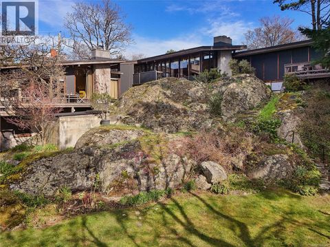 404 Henry St Victoria BC V9A3J4