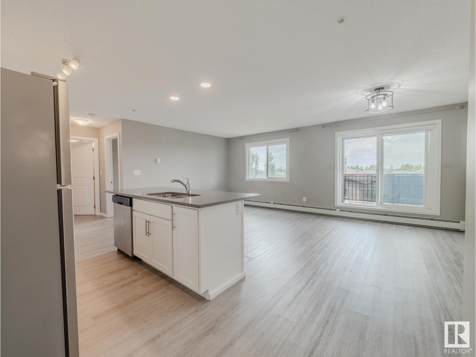 #310 394 WINDERMERE RD NW