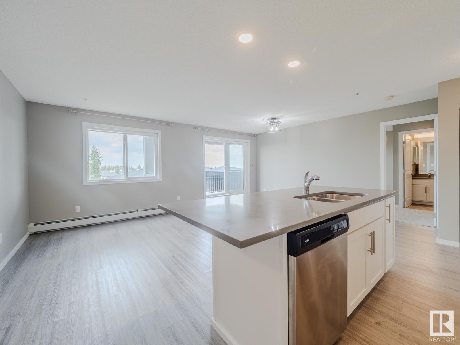 #310 394 WINDERMERE RD NW
