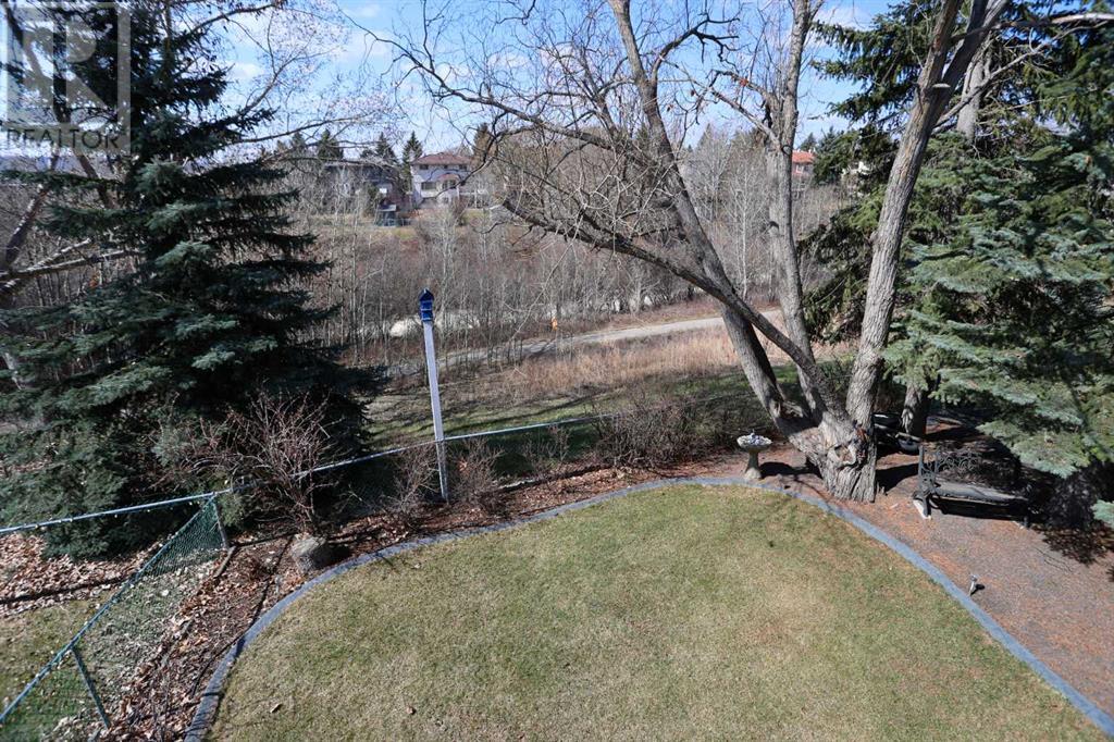 75 Scenic Glen Crescent NW