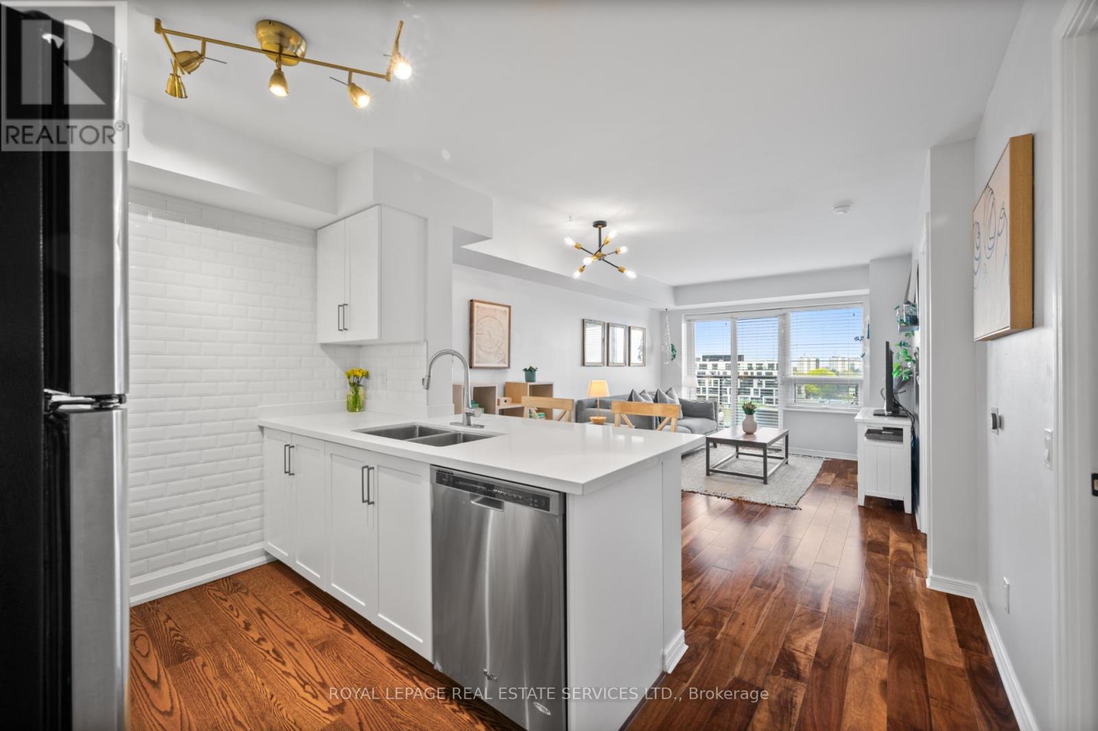 812 - 61 HEINTZMAN STREET