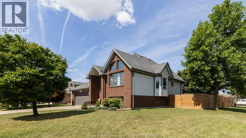 2840 WILDBERRY CRESCENT