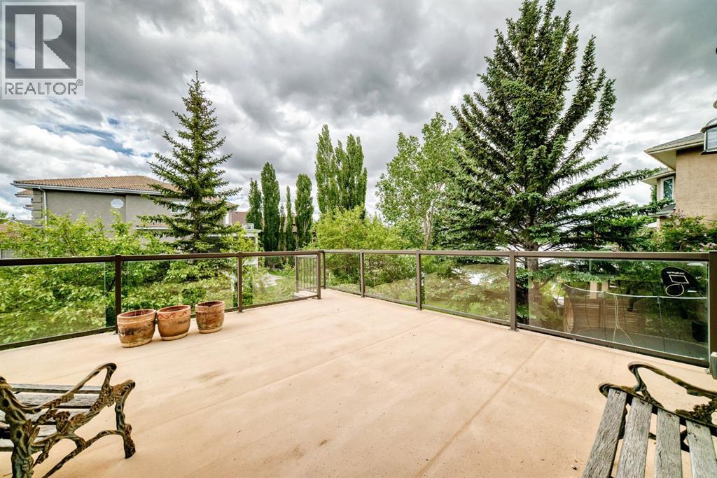 448 Mckenzie Lake Bay SE