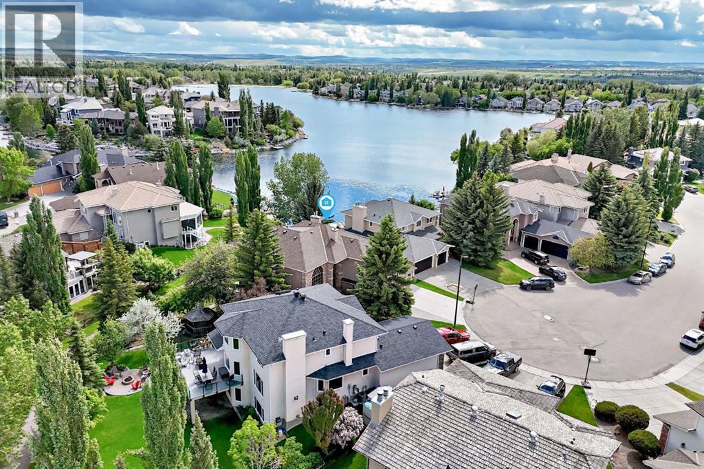 448 Mckenzie Lake Bay SE