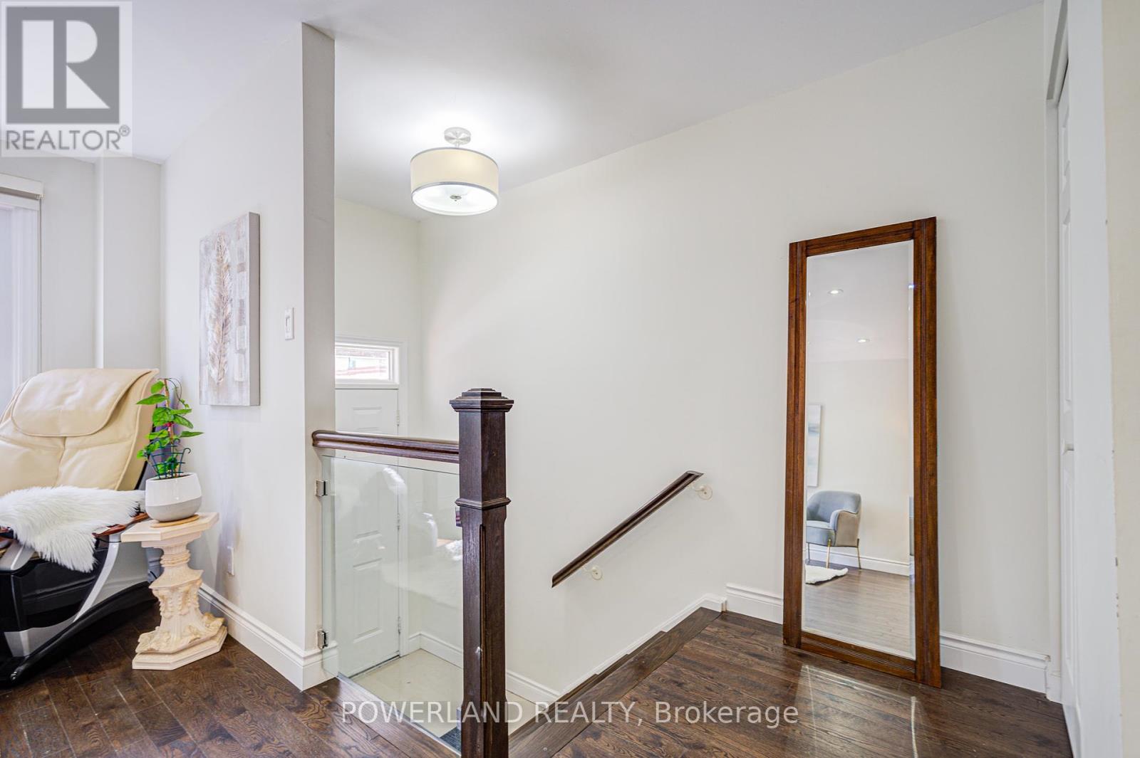 20 COATSWORTH CRESCENT