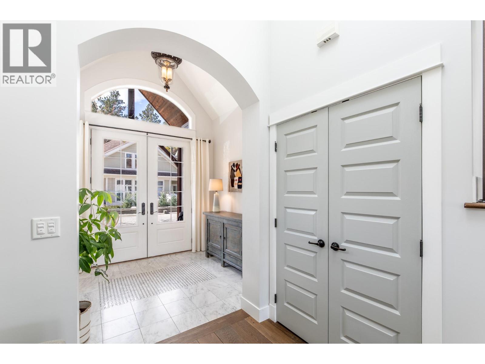 15419 Lakeshore Drive N Unit# 11