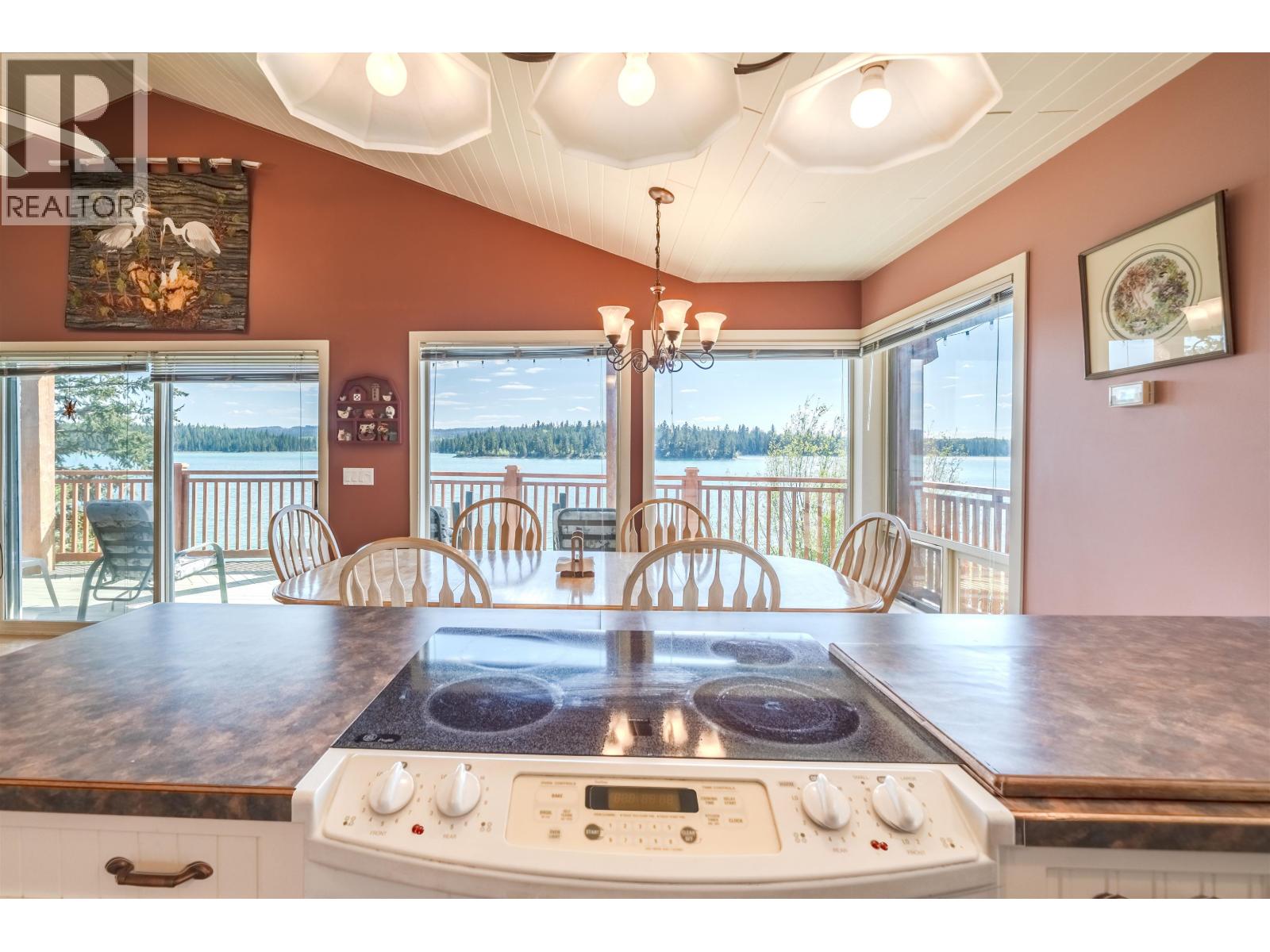 6410 FOX CRESCENT