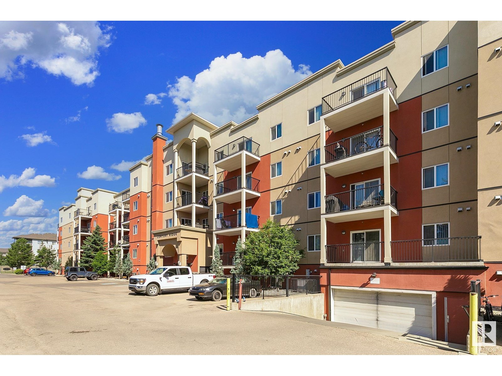 #414 9945 167 ST NW