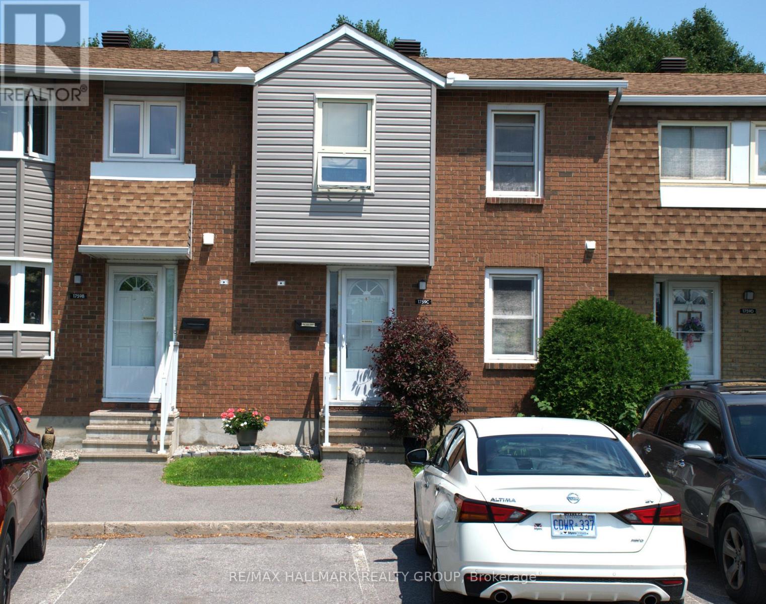Photo 1 of 2 — C - 1759 LAMOUREUX DRIVE Unit C, Ottawa, ON K1E2N5