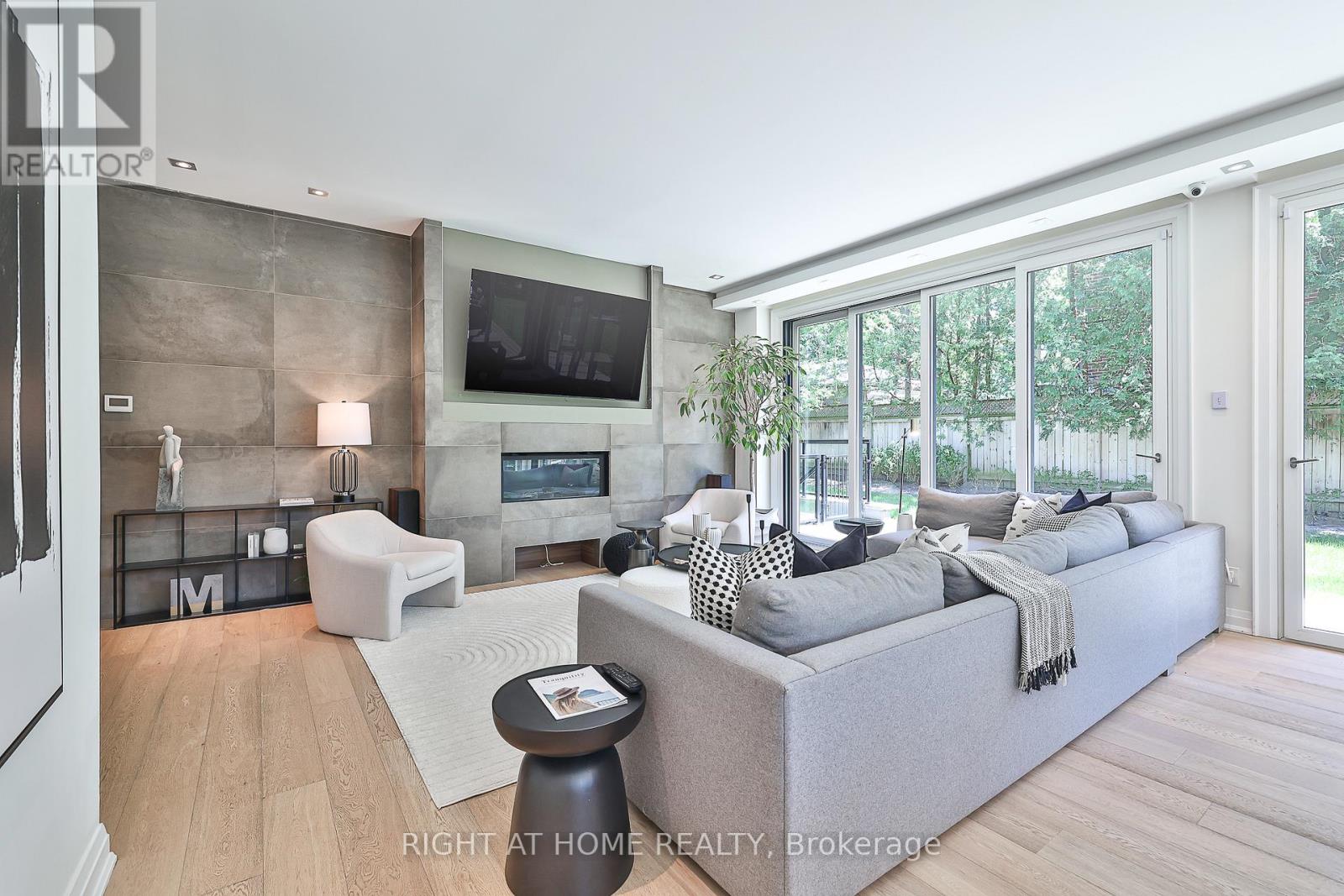 179 OLD YONGE STREET