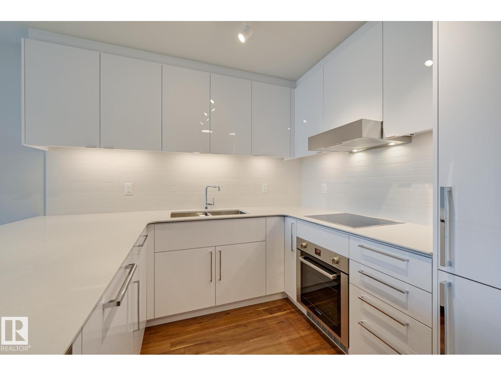 #3704 10360 102 ST NW