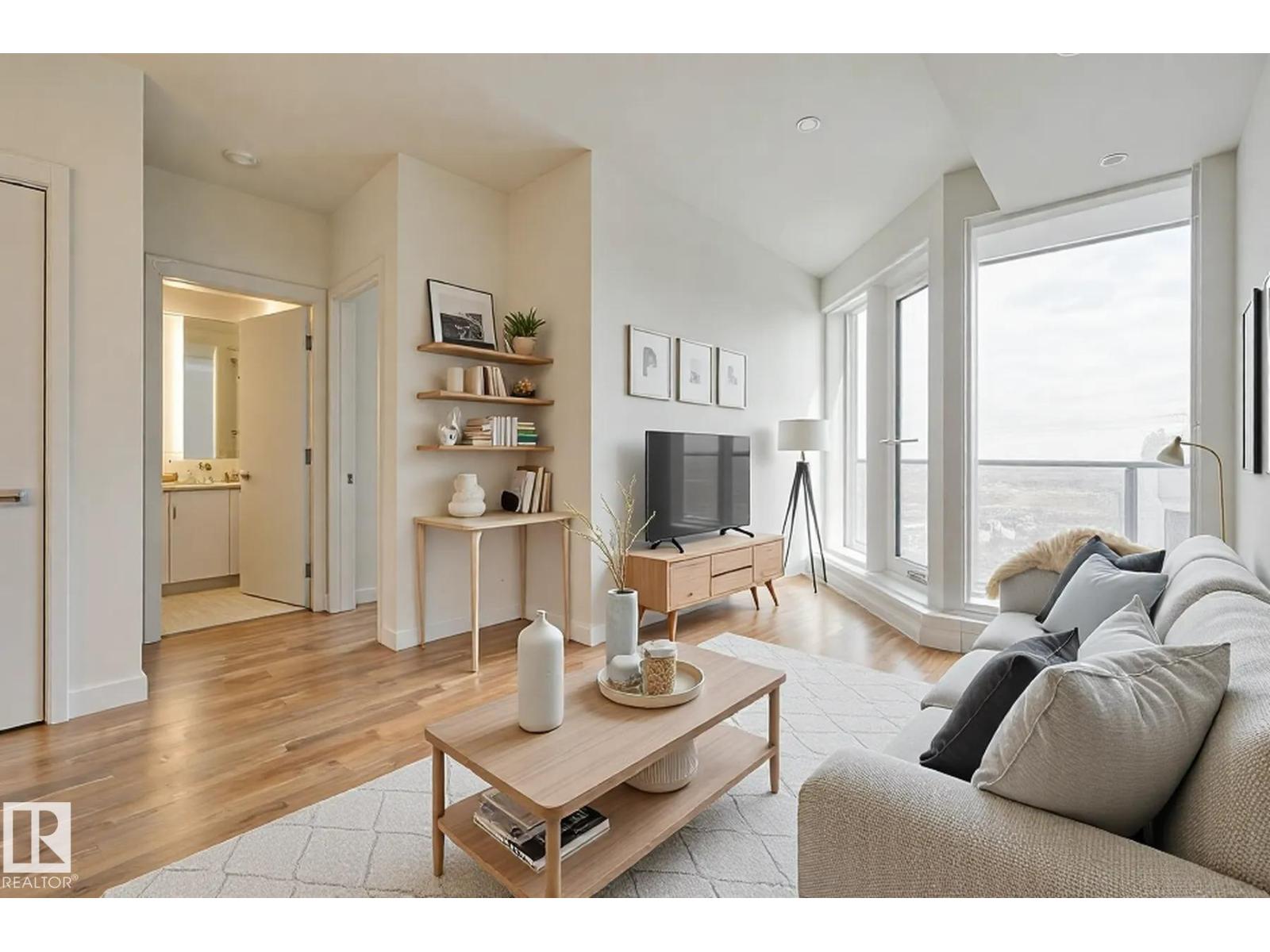 #3704 10360 102 ST NW