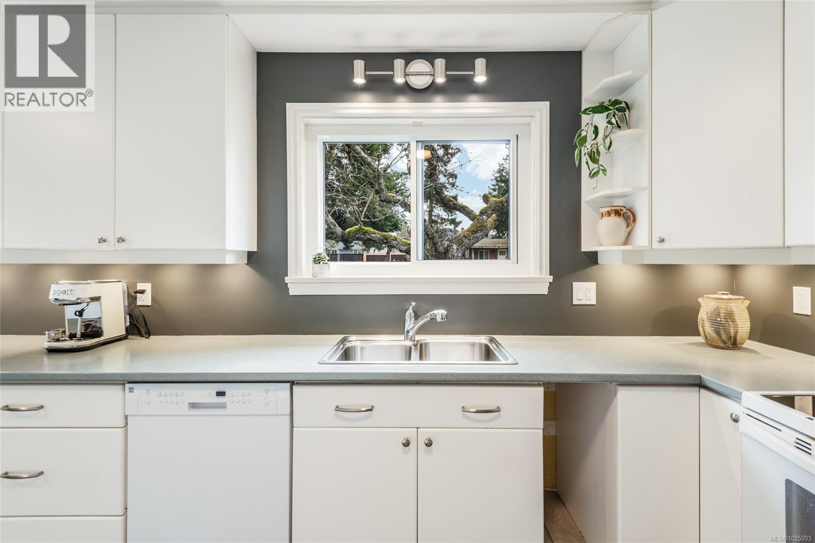 380 Hirst Ave W