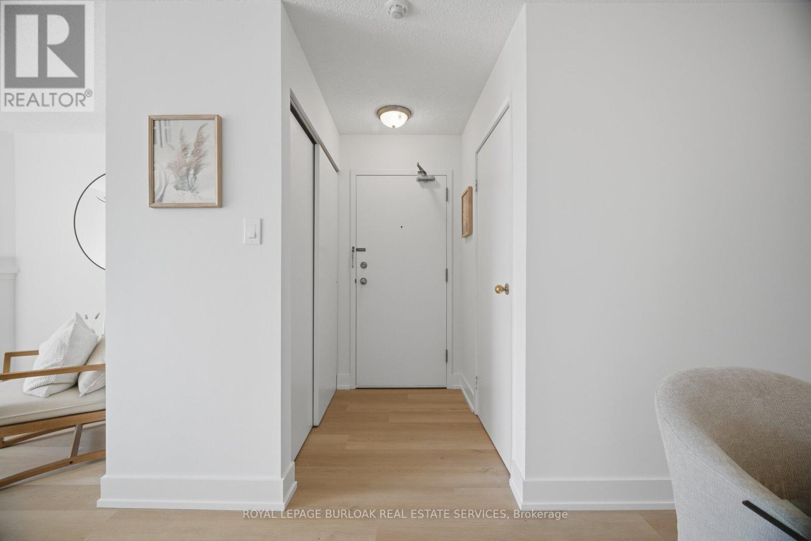 532 - 1450 GLEN ABBEY GATE