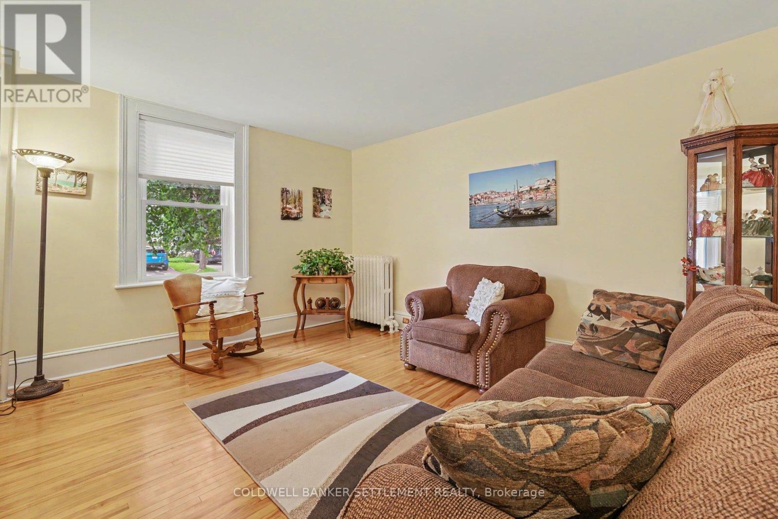 101 DRUMMOND STREET E