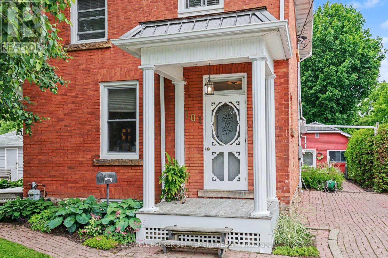 101 DRUMMOND STREET E