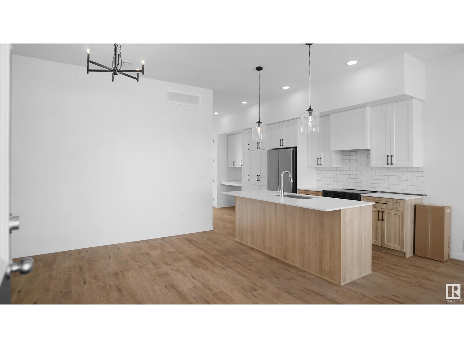 20605 42 AV NW