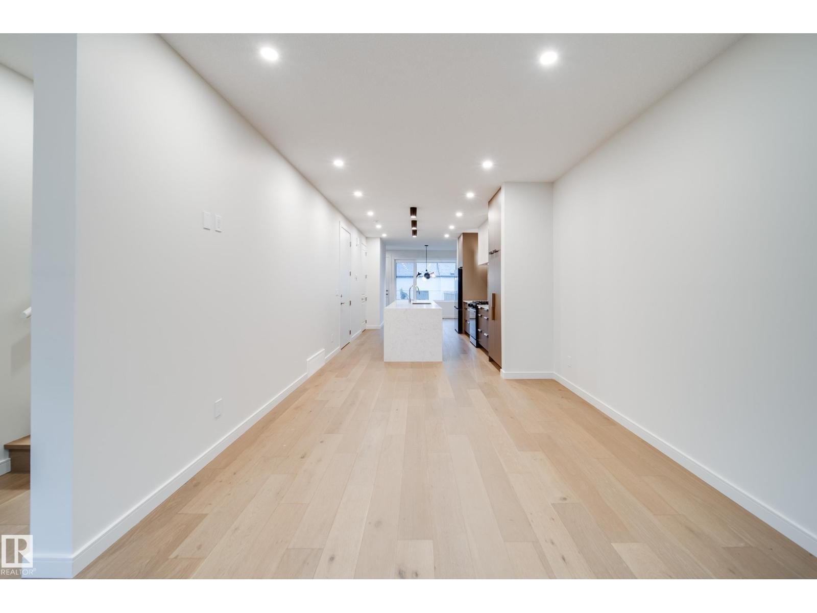 8719 83 AV NW