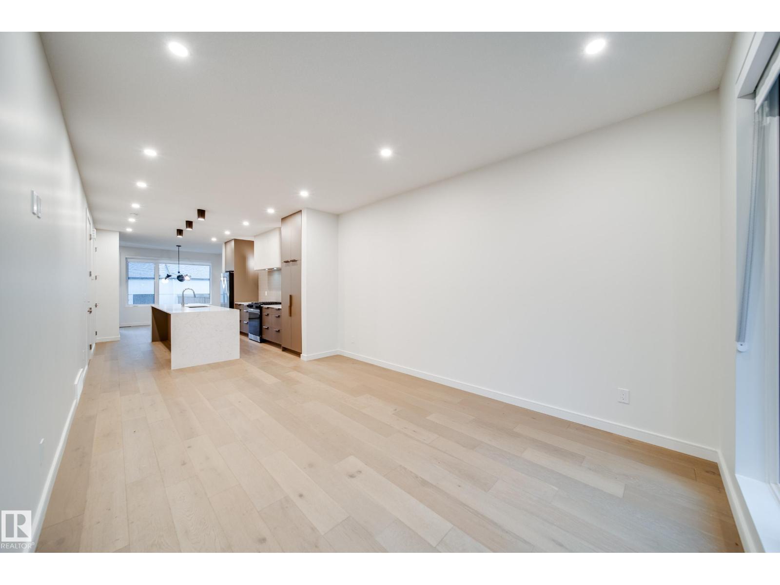 8719 83 AV NW