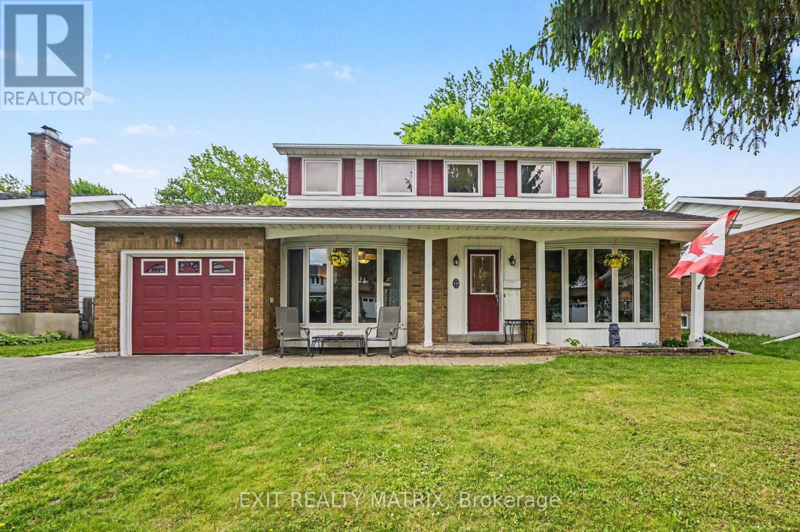 18 HIGHPARK CRESCENT - Photo 2