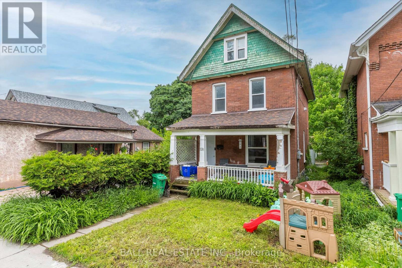576 BETHUNE STREET