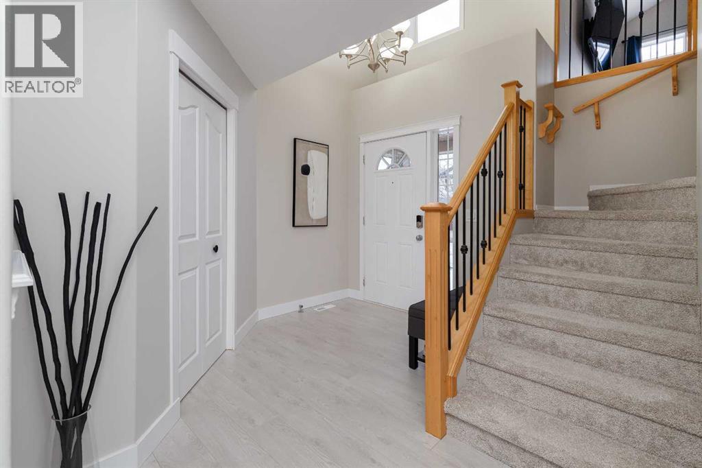 86 Cougarstone Court SW