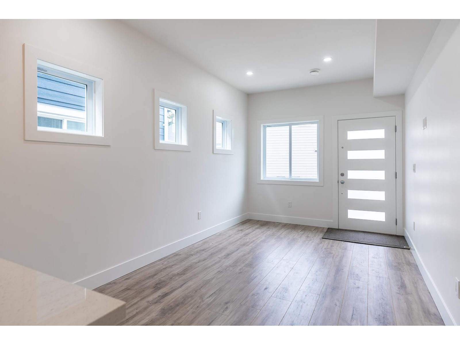 23 750 HOT SPRINGS ROAD|Harrison Hot Springs