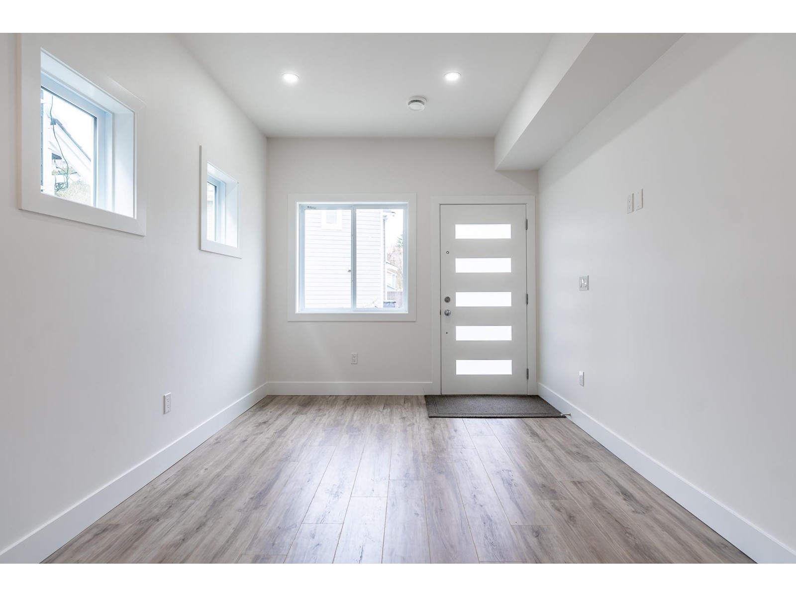 23 750 HOT SPRINGS ROAD|Harrison Hot Springs