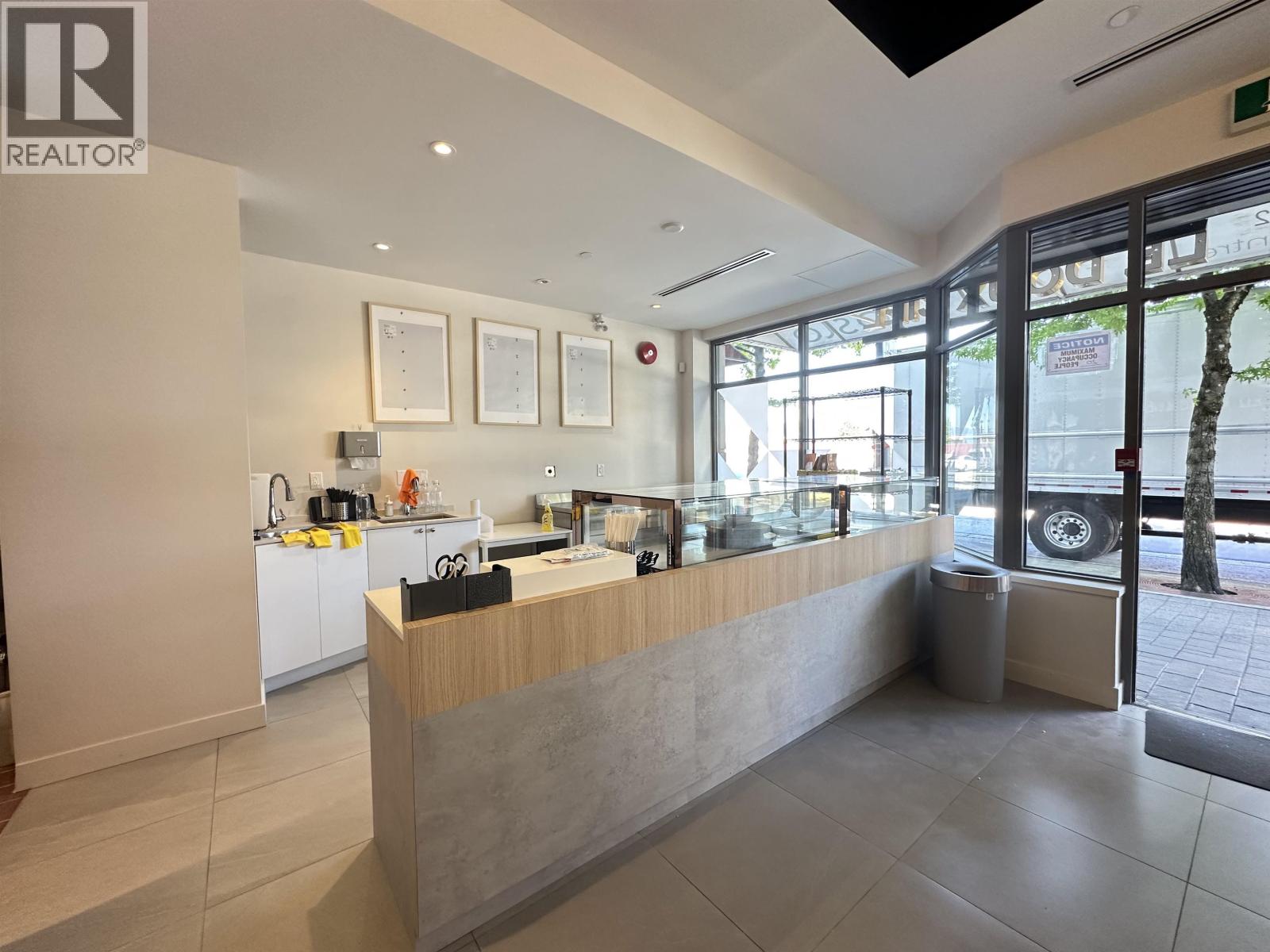 8982 UNIVERSITY HIGH STREET