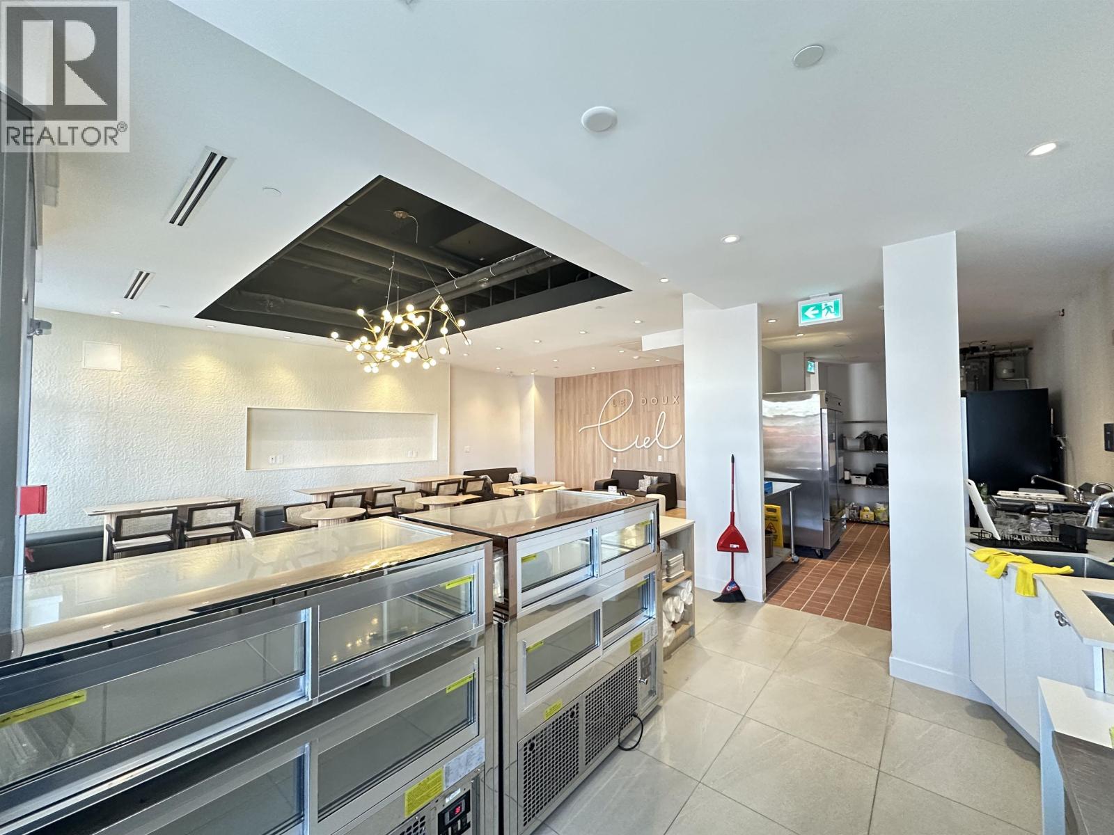 8982 UNIVERSITY HIGH STREET