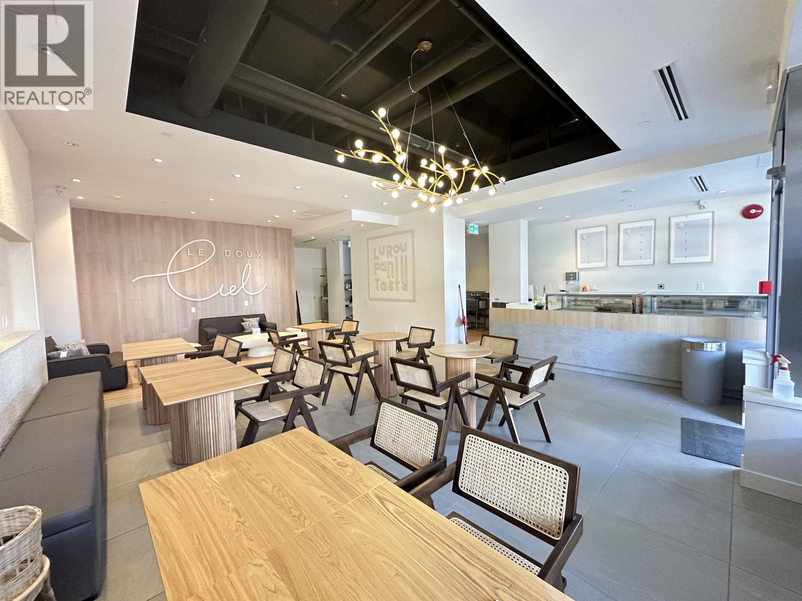 8982 UNIVERSITY HIGH STREET