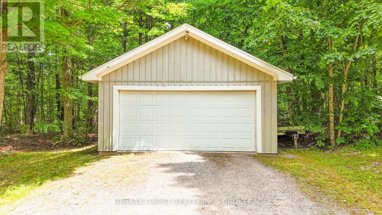 1371 MIDDLE ROAD