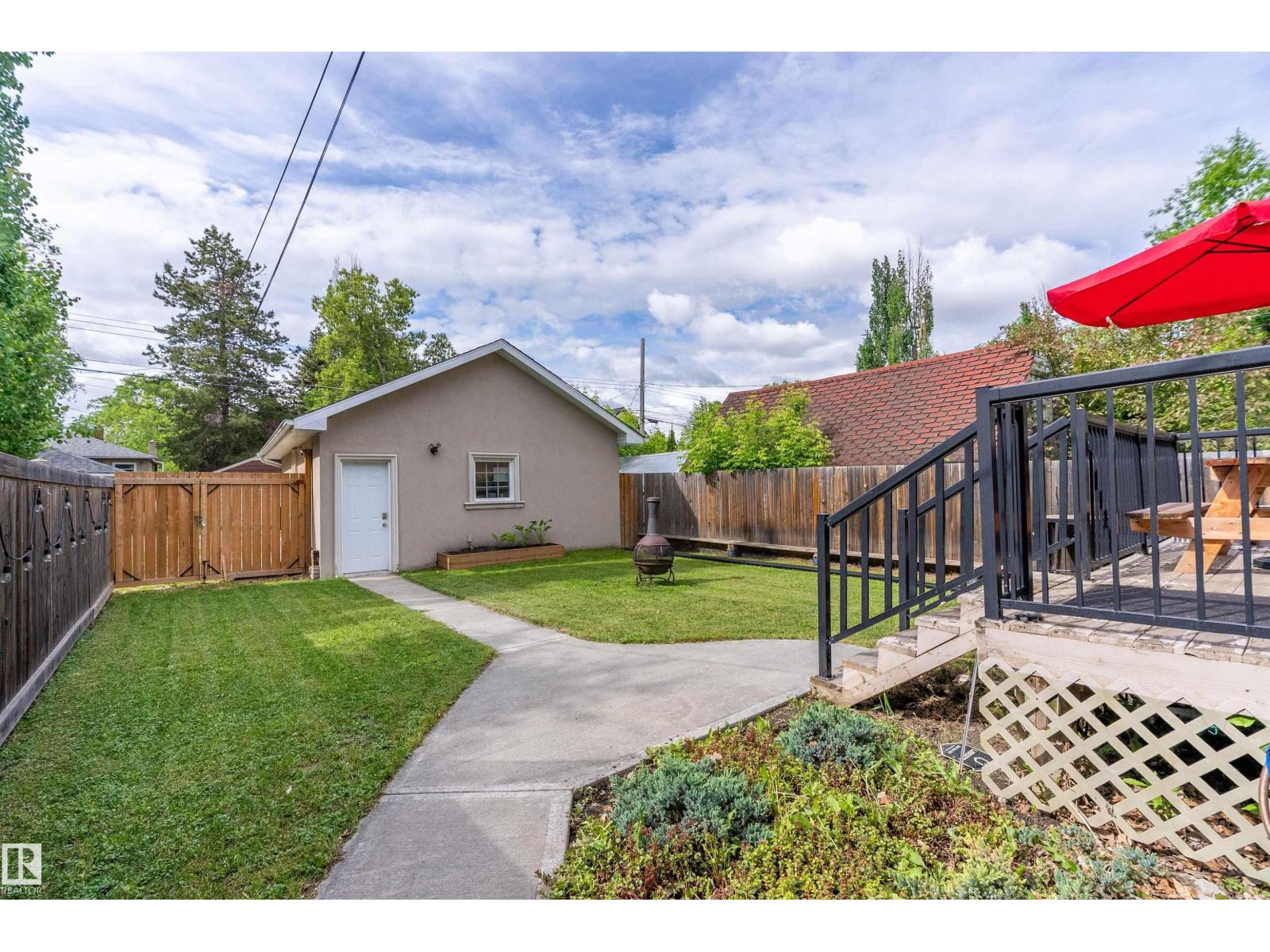 10623 75 AV NW