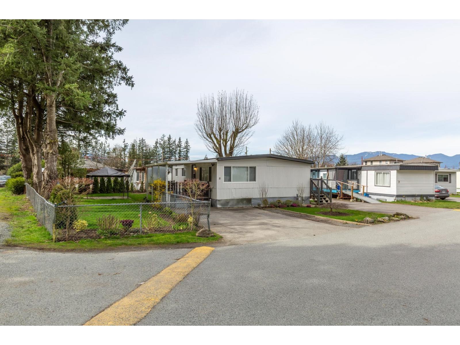 8 45715 ALMA AVENUE|Vedder Crossing