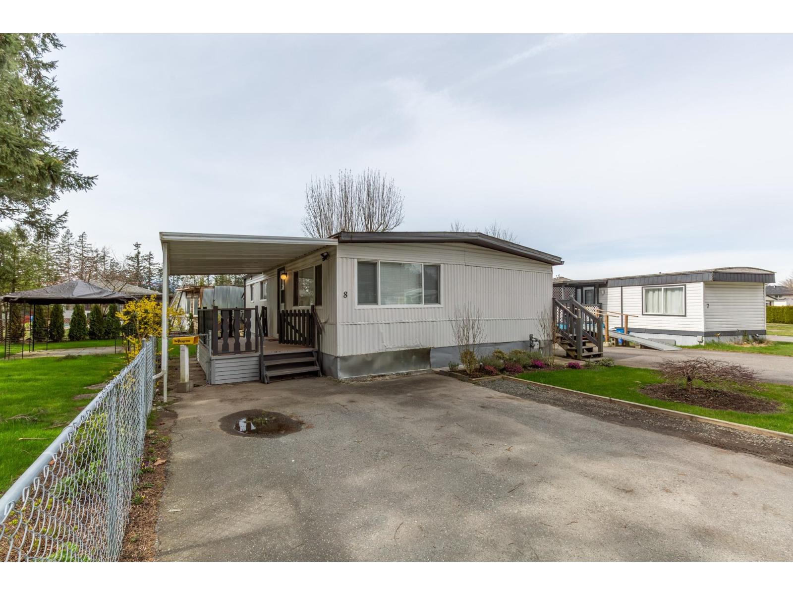 8 45715 ALMA AVENUE|Vedder Crossing