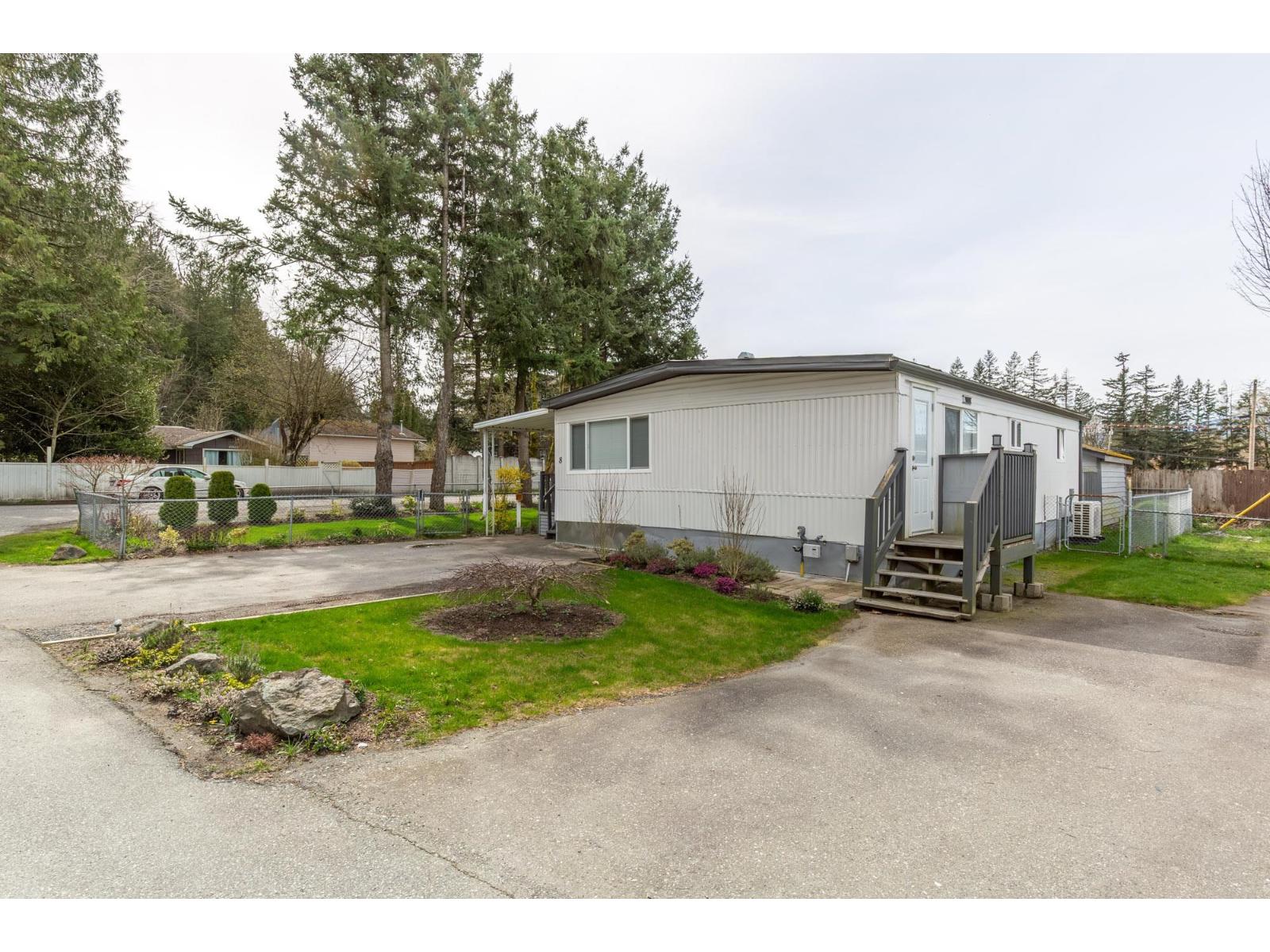8 45715 ALMA AVENUE|Vedder Crossing