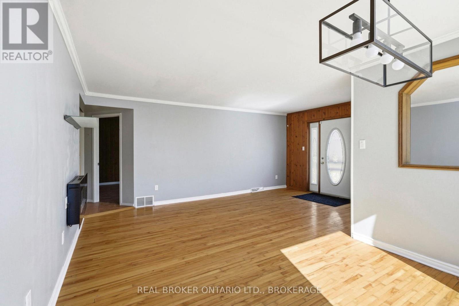 25 DUNBAR AVENUE