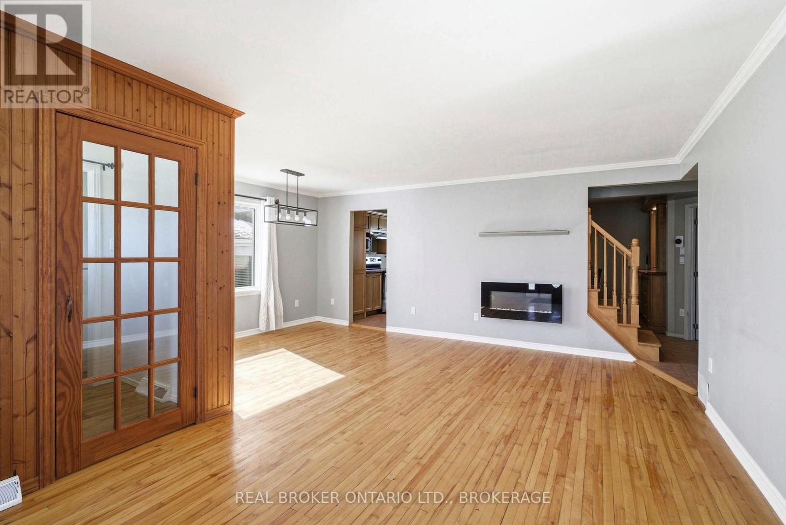 25 DUNBAR AVENUE