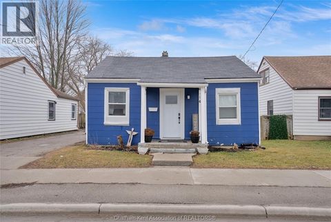 14 McNaughton AVENUE Wallaceburg ON N8A1R8