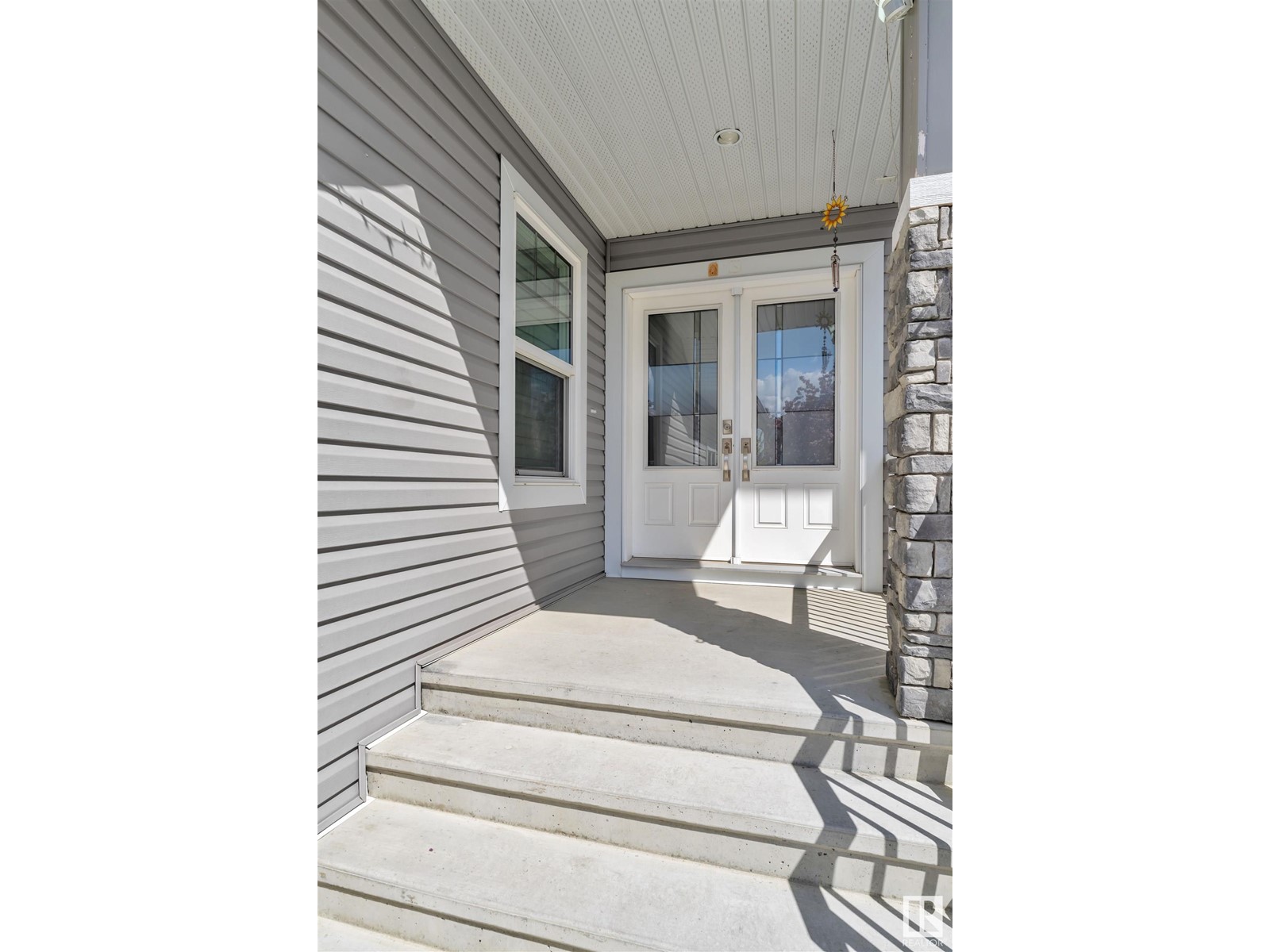 2211 22 ST NW