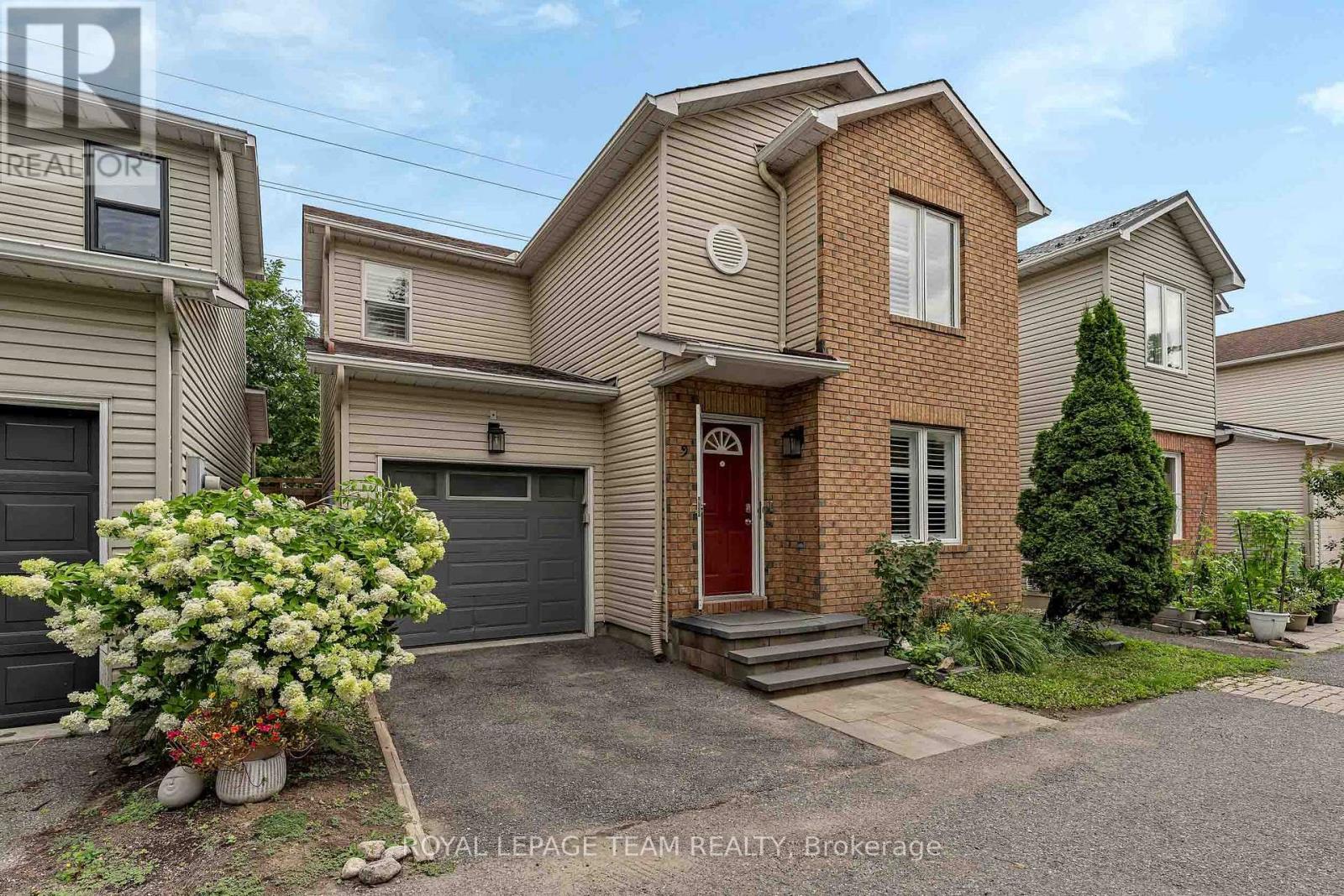 9 - 583 TWEEDSMUIR AVENUE
