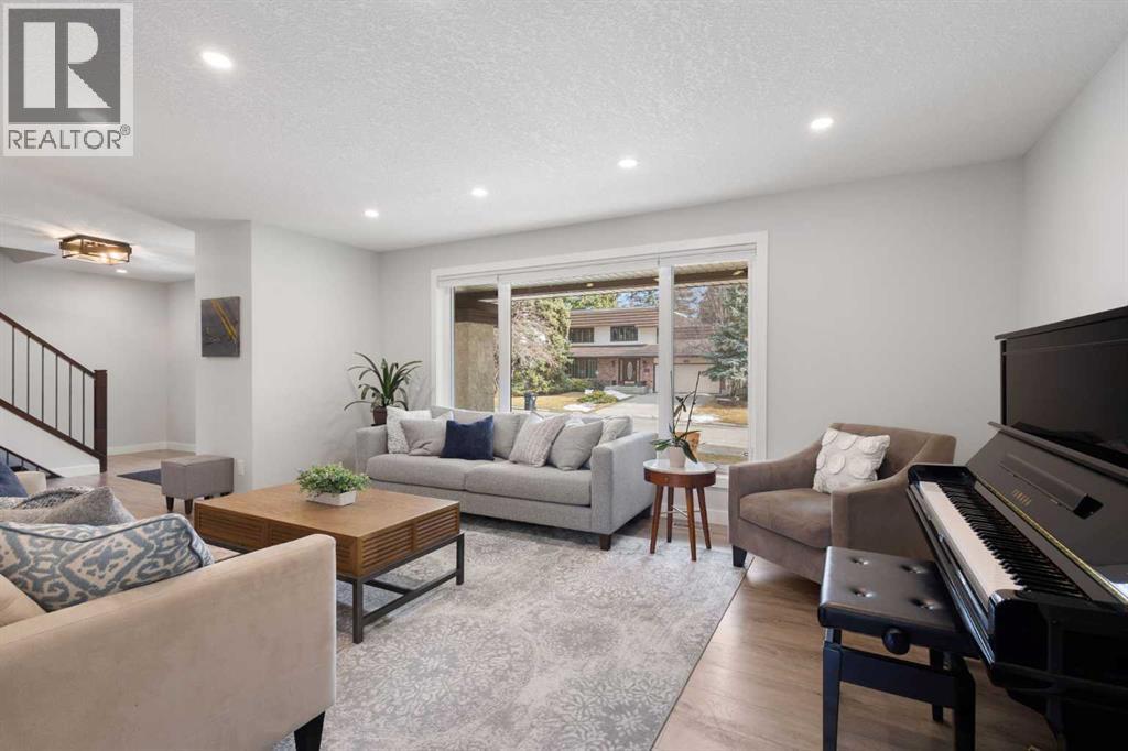 504 Varsity Estates Bay NW