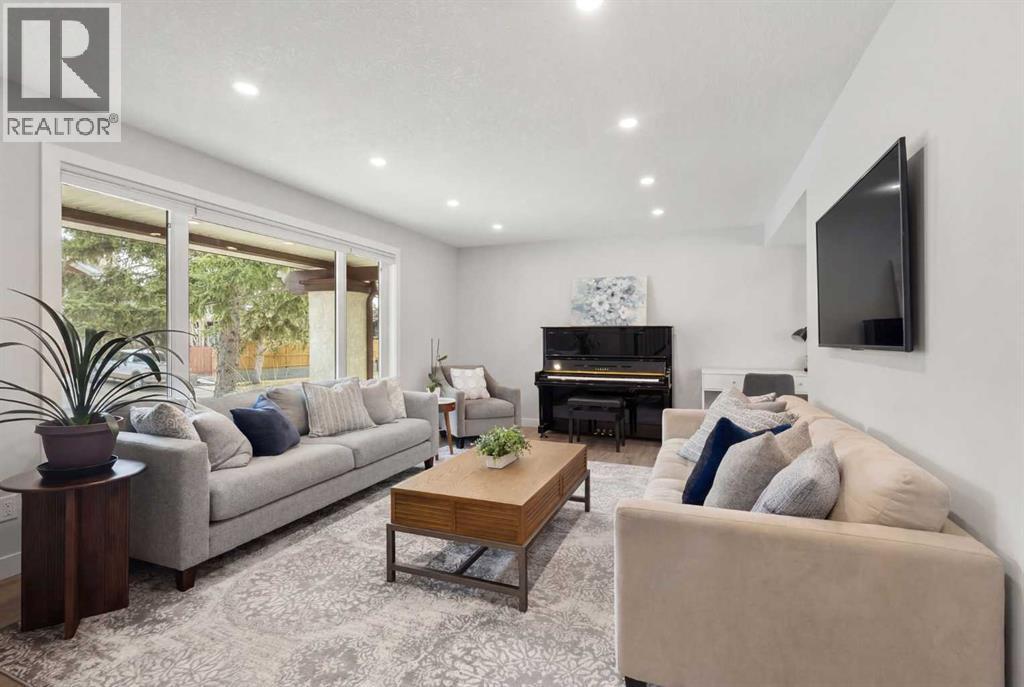 504 Varsity Estates Bay NW