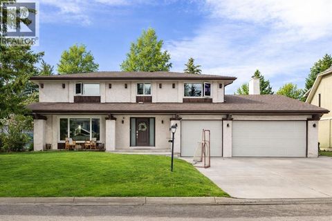 504 Varsity Estates Bay NW Calgary AB T3B2W8